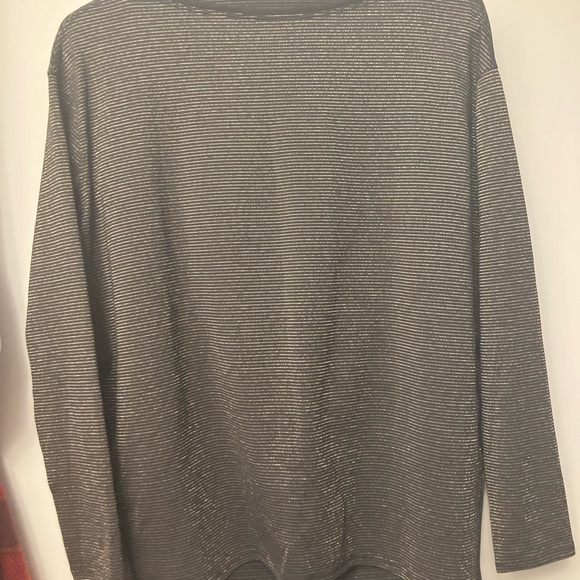 Lululemon back in action long sleeve *shine - Picture 2 of 3